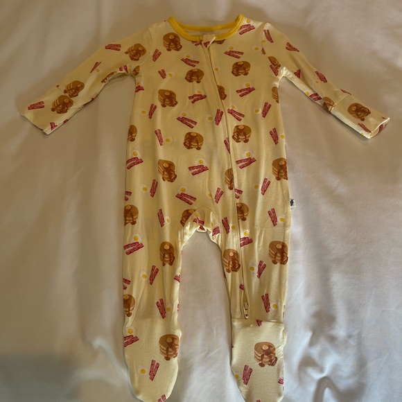 NWOT Free Birdies Footie 3-6 Months Buttermilk Pancakes & Bacon - Picture 5 of 5